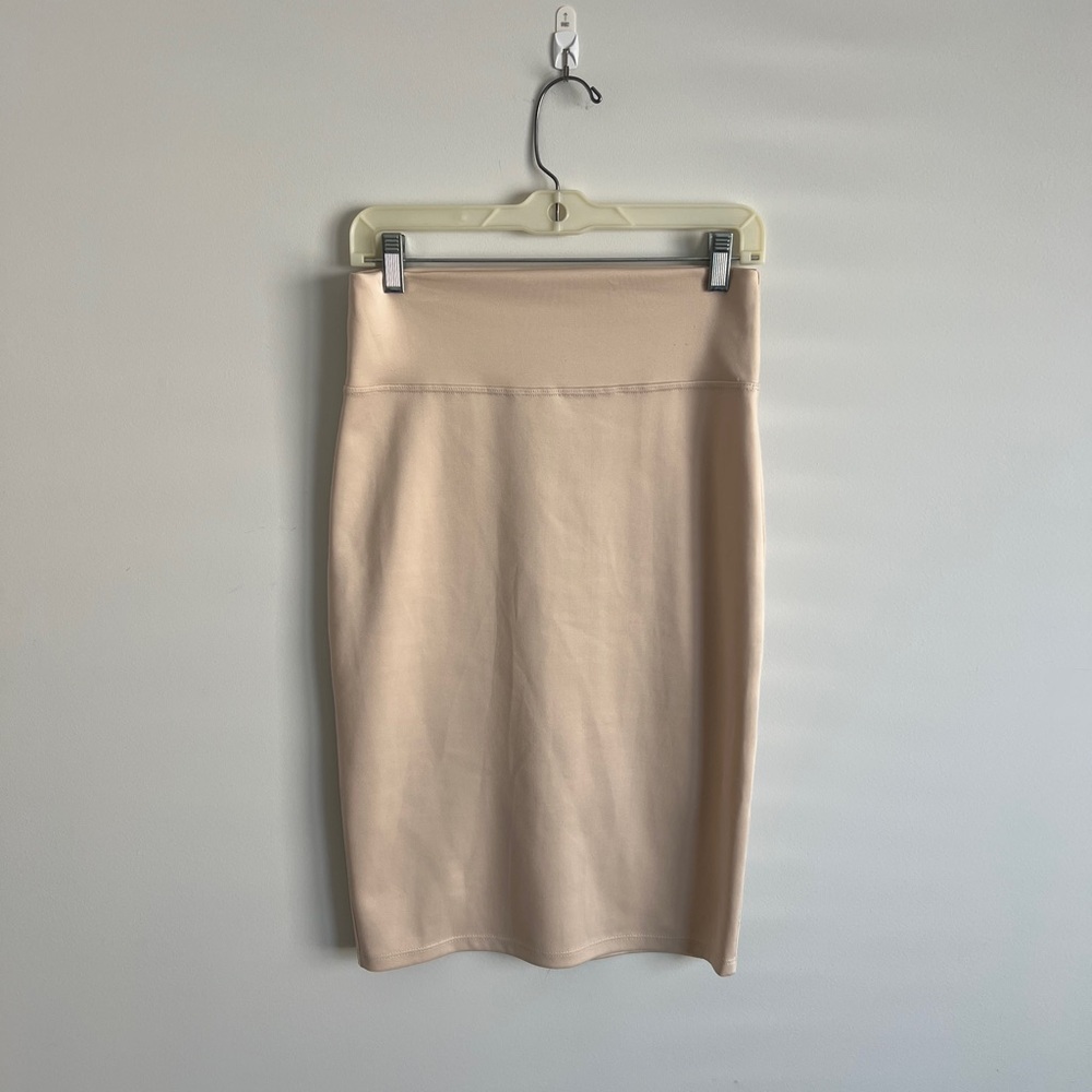 Hybrid & Company Cream Midi Pencil Skirt Size M ( runs small ) Stretchy Pullon